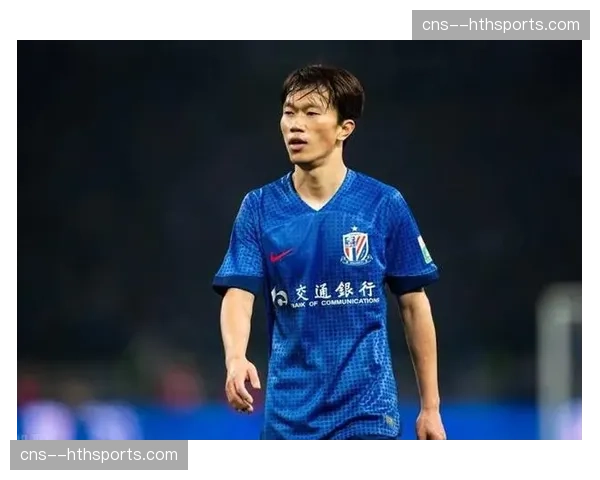 读秒绝平！谢鹏飞直接任意球破门，上海申花2-2惊险战平青岛海牛