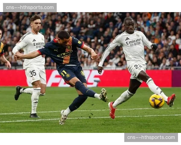 半场：赫罗纳0-2落后皇家社会，黑马主场陷入困境