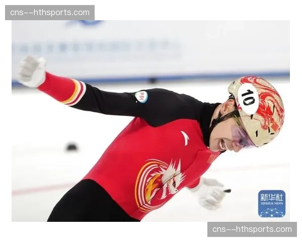 速滑世锦赛：中国队夺得男子5000米接力金牌。